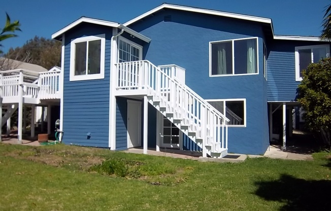 Stunning 2 bedroom and 2 bathroom Back Beach House available now!