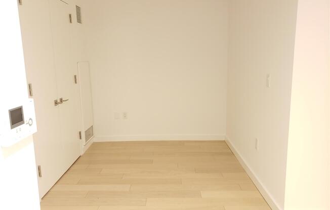 Studio, 1 bath, 560 sqft, $4,183, Unit 9L