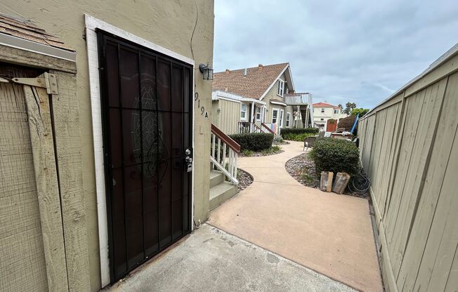 Quaint 1-Bedroom Apartment in the Heart of Pacific Beach –  Walk to the Ocean!