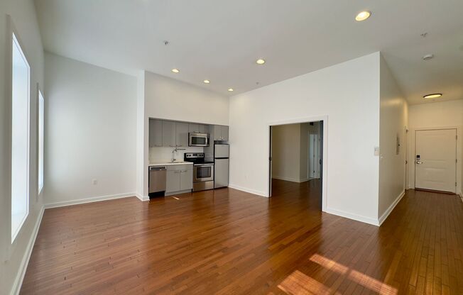 1 bed, 1 bath, 420 sqft, $1,299, Unit 30