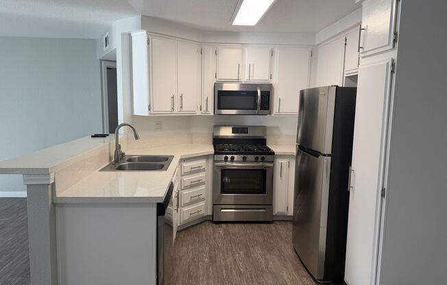 1 bed, 1 bath, 694 sqft, $2,375, Unit 305