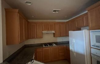 2 beds, 2 baths, 1,155 sqft, $1,395, Unit 39 E Agate Ave #402