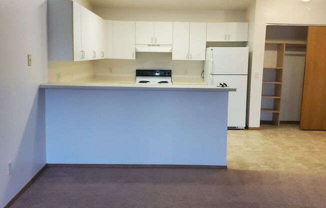 2 beds, 1 bath, 1,010 sqft, $1,269, Unit PL   7611