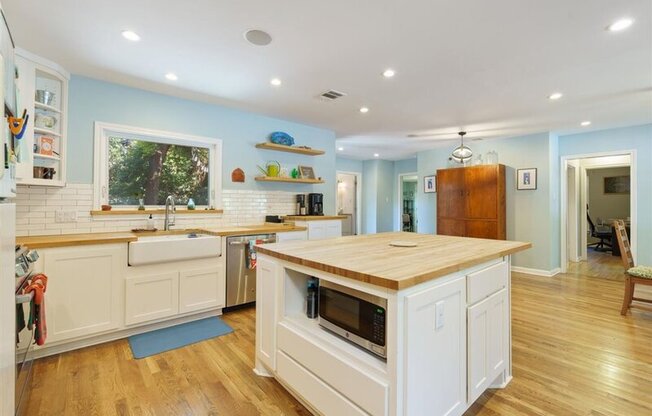 5711 CHESTERFIELD AVE