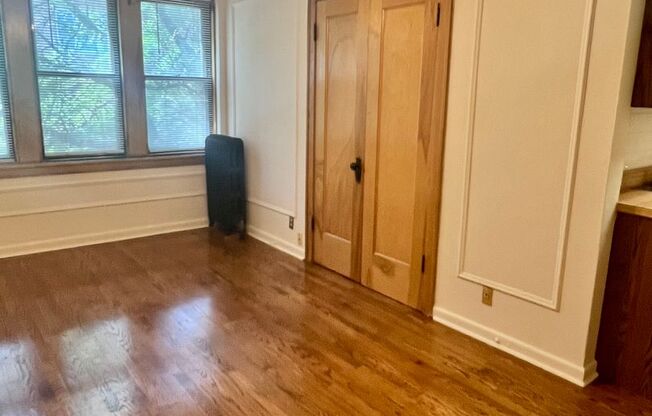 Studio, 1 bath, 300 sqft, $1,405, Unit 644-302