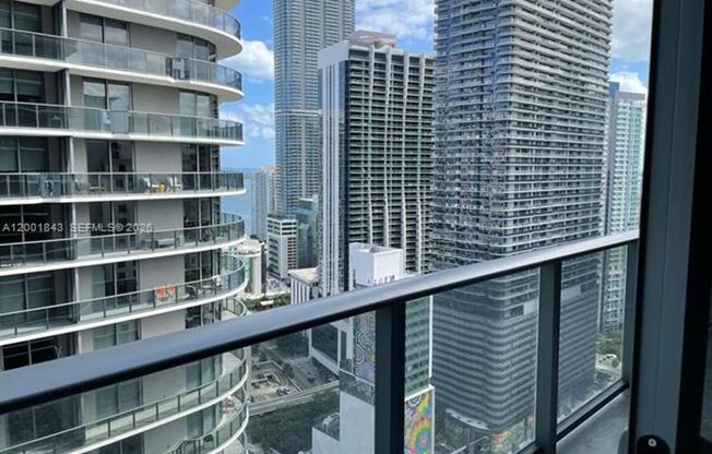 1 bed, 1 bath, 609 sqft, $3,450, Unit 55 SW 9th St # 3102