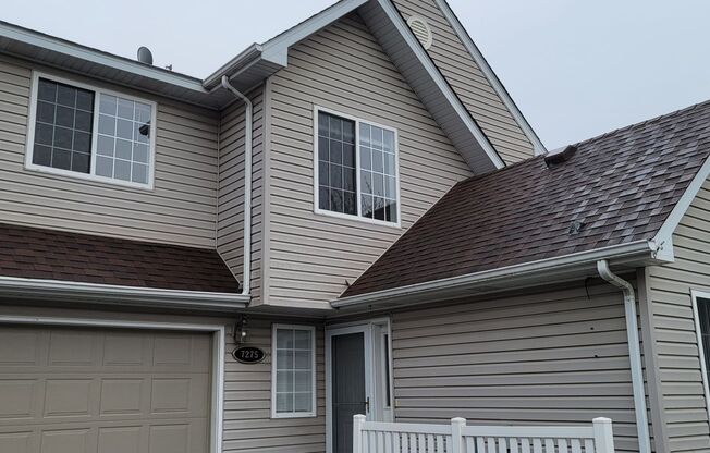 Beautiful 2 Bedroom Townhome for Rent in Inver Grove Heights! Aval 7/1