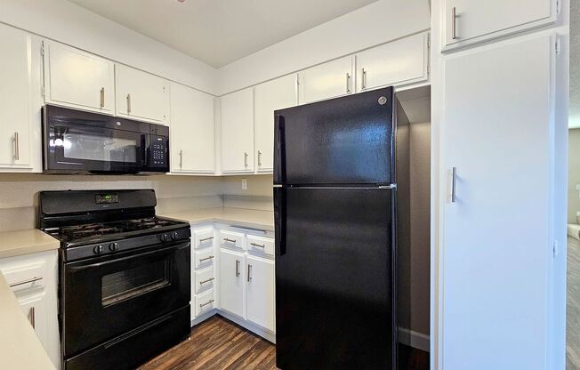 3 beds, 1.5 baths, $2,995, Unit 03