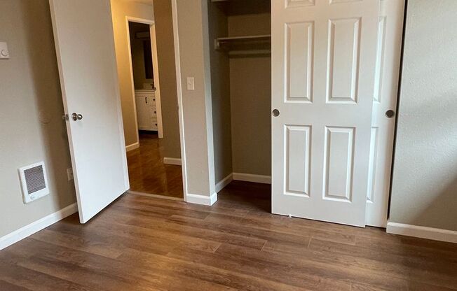 2 beds, 1 bath, 945 sqft, $1,575, Unit 054