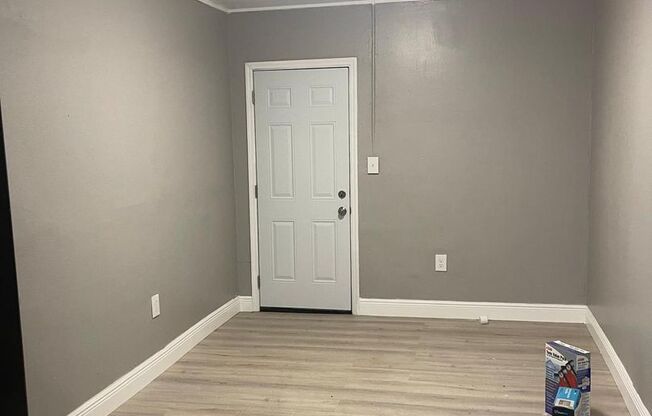 Charming 2-Bedroom Duplex with All Utilities Included – Near Disney Parks!