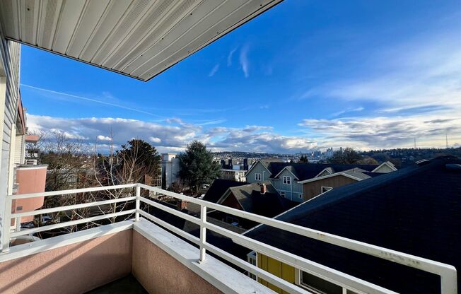 Annadette - 4113 Linden Ave N 98103