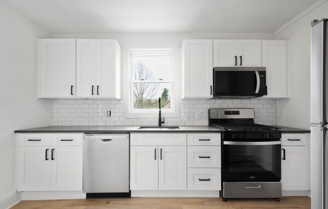 2 BEDROOM END UNIT IN THE HEART OF DORMONT, READY FOR MOVE IN!