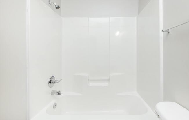 2 beds, 2 baths, 970 sqft, $1,350