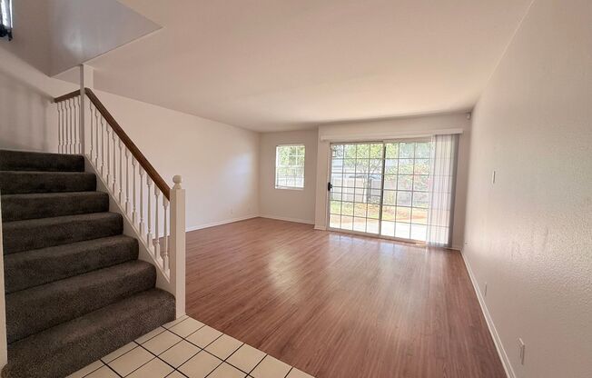 758 1/2 E AVE