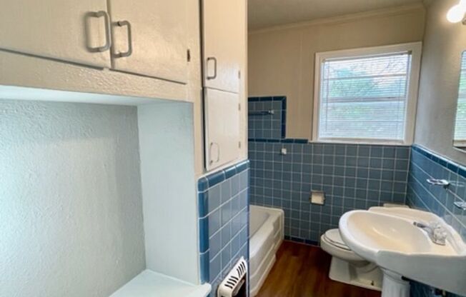 3 beds, 1 bath, $1,550