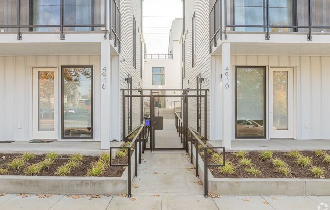 1 bed, 1 bath, 412 sqft, $1,430, Unit 210