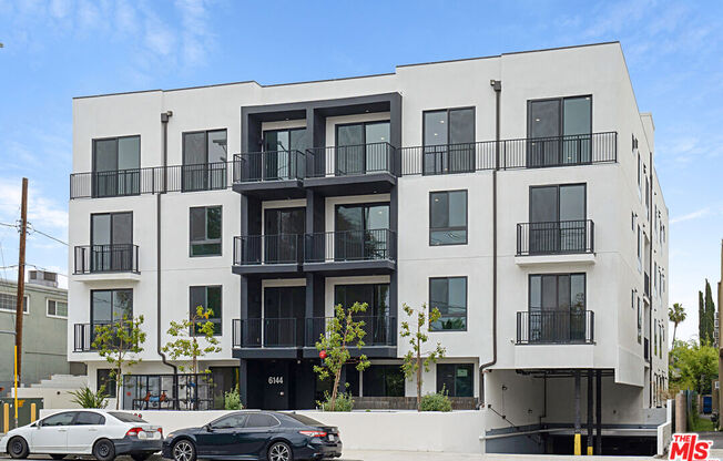 6144 WHITSETT AVE