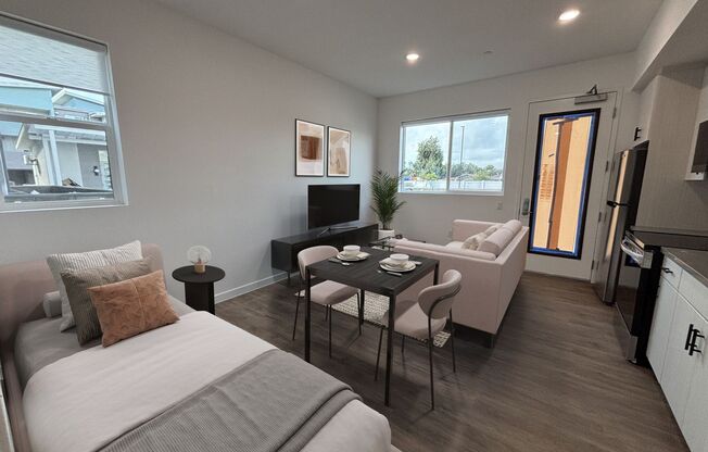 Studio, 1 bath, 354 sqft, $1,925, Unit 2112-102