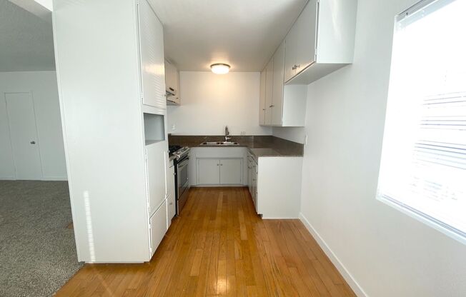 2 beds, 1 bath, 800 sqft, $1,995, Unit K