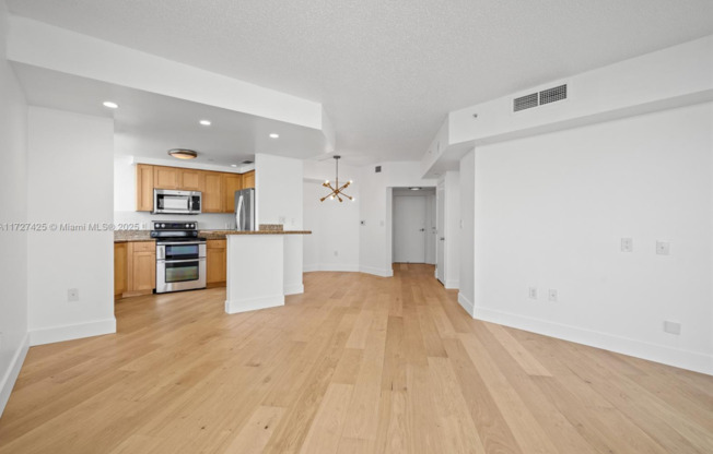 2 beds, 2 baths, 1,262 sqft, $6,500, Unit LPH 01 - 3501
