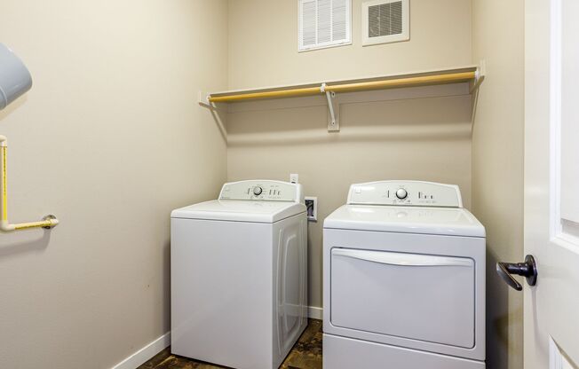 2 beds, 1 bath, 1,191 sqft, $1,915, Unit P204