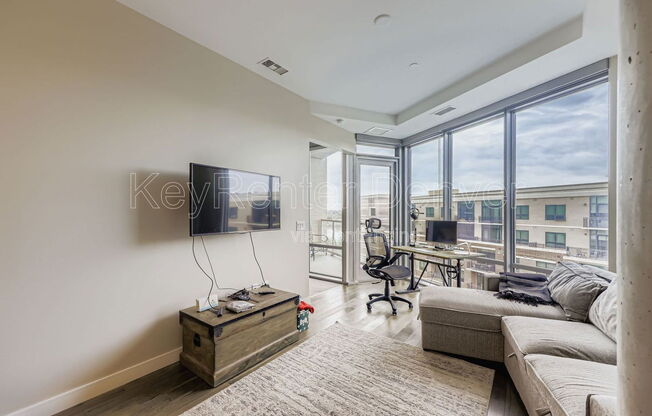 1 bed, 1.5 baths, 951 sqft, $2,300, Unit 617