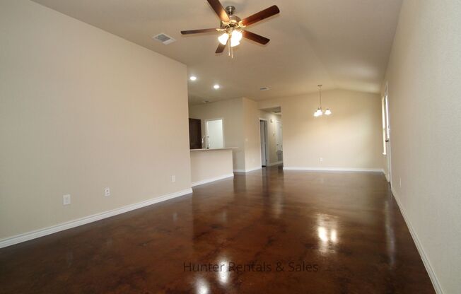 3 beds, 2 baths, $1,395, Unit Unit B