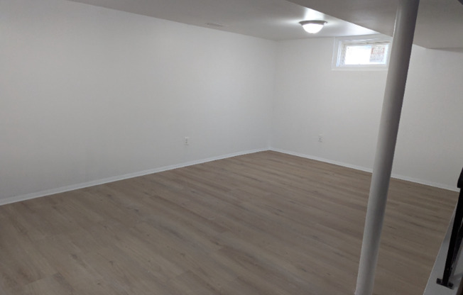 4 WEYBURN CT