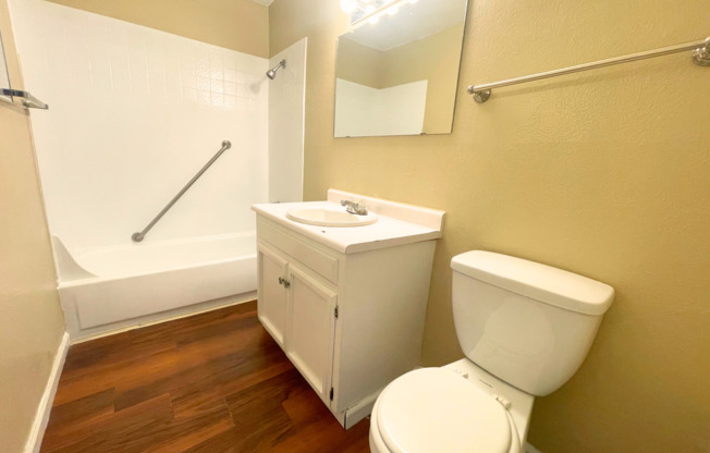 2 beds, 1.5 baths, 948 sqft, $995, Unit Unit 120