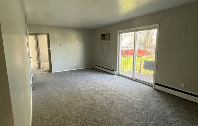 2 beds, 1 bath, $990, Unit 202