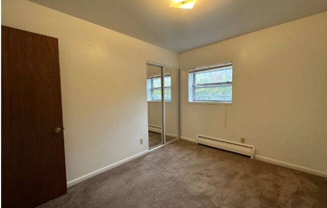 2859 S 6 ST
