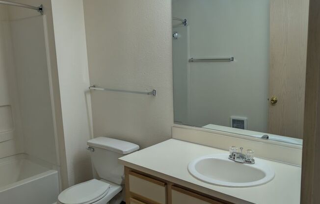 2 beds, 1 bath, 800 sqft, $1,405, Unit 1897-76