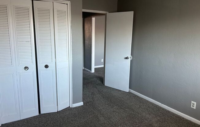 2 beds, 1 bath, 750 sqft, $1,070, Unit B02 1016 17