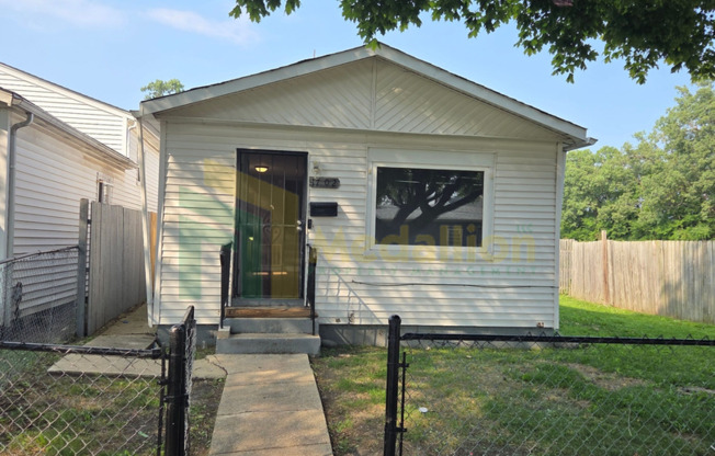 Welcome to 1702 W Edmaire Avenue in Morgan Park – Mobility Area Home near 115th & Vincennes!