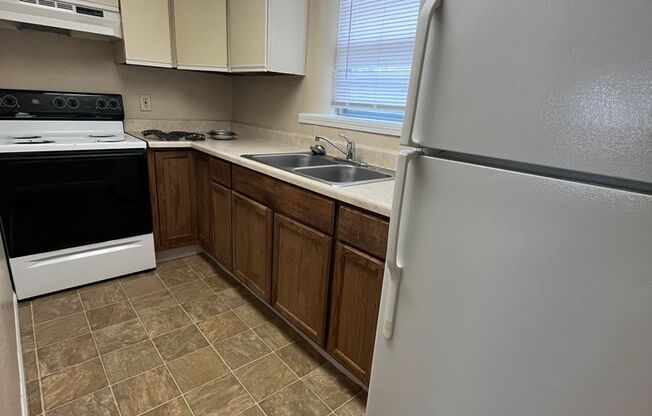 2 beds, 1 bath, $700