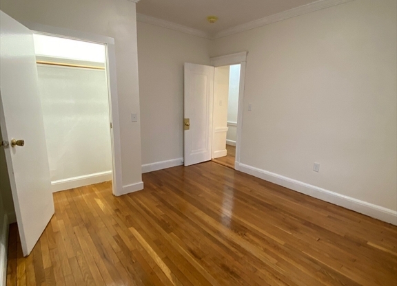 3 beds, 1 bath, 960 sqft, $3,100, Unit 8