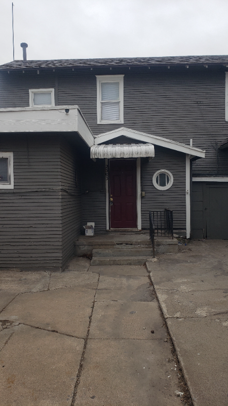 2303 E CENTRAL