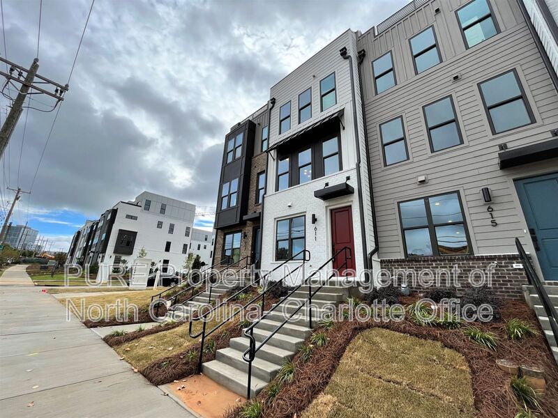 611 W TREMONT AVE