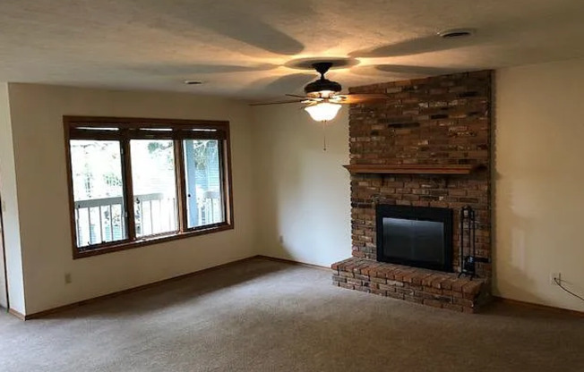 Beautiful & Spacious 2 Bed / 2 Bath Condo Near MSU – Top-Floor with Garage!