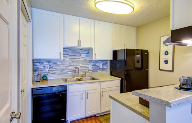 Sutter Lake Apartments Kitchen