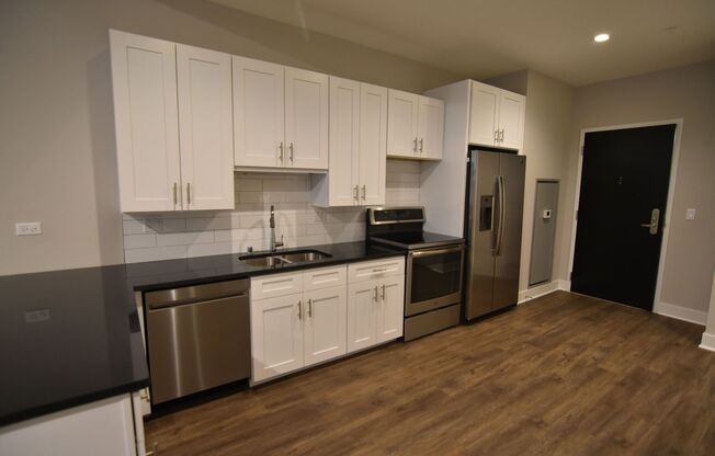 1 bed, 1 bath, 711 sqft, $2,900, Unit 3833-520