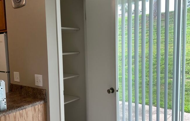 2 beds, 1 bath, 869 sqft, $1,139, Unit 2872B