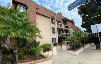 Professionally designed condo! Large kitchen, real hardwood floors, Washer & Dryer in unit, gated parking.