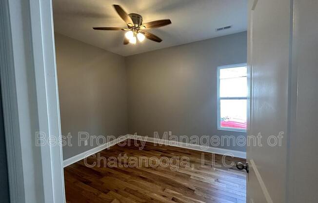 11 WOODVALE AVE