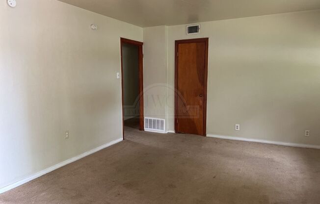 2 beds, 1 bath, $925