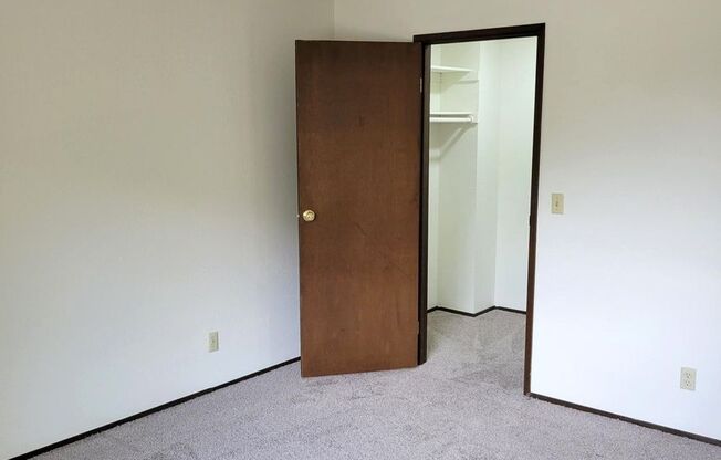 2 beds, 1 bath, 950 sqft, $2,495, Unit 39