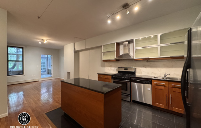 521 W 158 ST