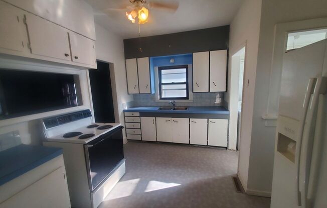 3 beds, 1 bath, $1,095