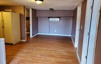 2 beds, 1 bath, $700, Unit Unit D