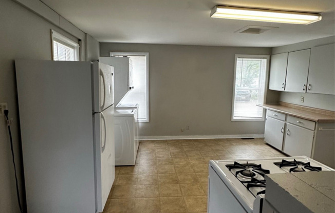 2 beds, 1 bath, $1,100